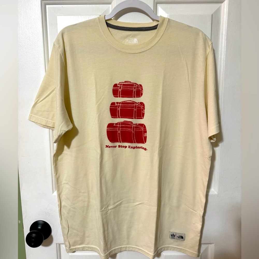 Almost new The North Face Tee!